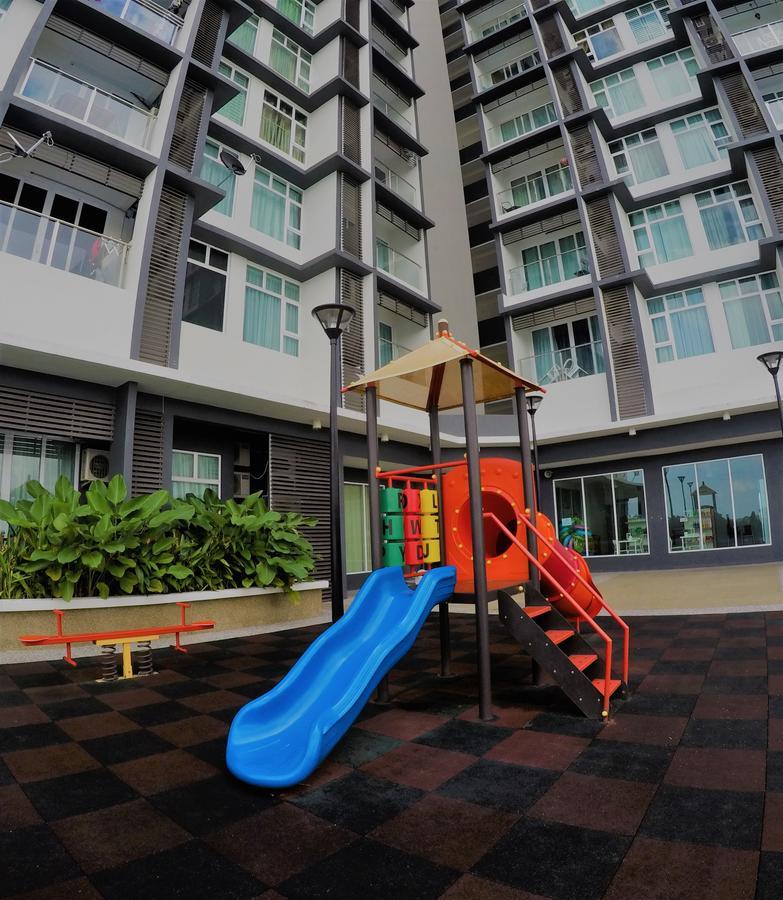 Zulanie Family Studio At D'Perdana Apartment, Spacious And Cozy With Pool, Free Wifi & Netflix Kota Bharu Exterior photo