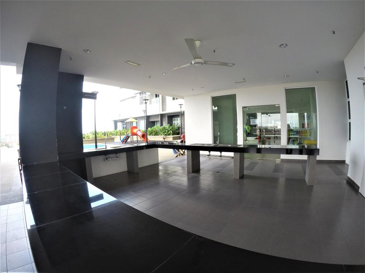 Zulanie Family Studio At D'Perdana Apartment, Spacious And Cozy With Pool, Free Wifi & Netflix Kota Bharu Exterior photo